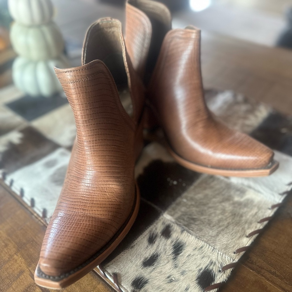 Ariat® Ladies Dixon Lizard Print Brown Booties 10042456